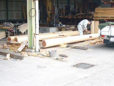 丸太柱の加工